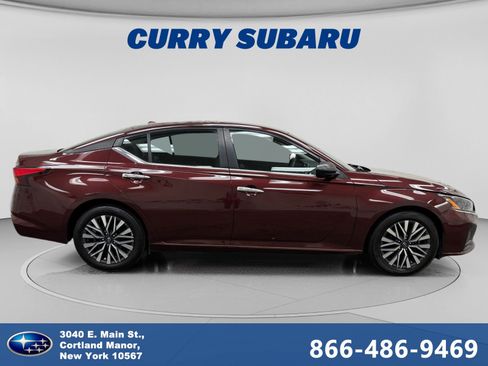 Used 2024 Nissan Altima 2.5 SV FWD image 6