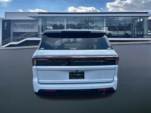 New 2026 Lincoln Navigator L Reserve AWD/4WD image 7