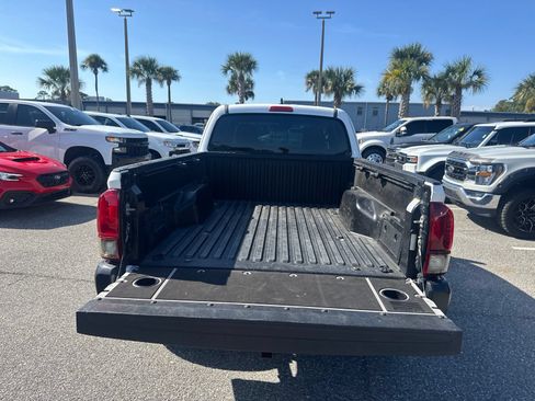 Used 2018 Toyota Tacoma SR RWD image 9