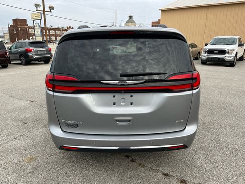 Used 2021 Chrysler Pacifica Touring w/ Cold Weather Group image 4