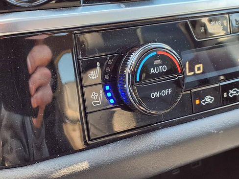 Used 2023 Nissan Pathfinder Platinum FWD image 15