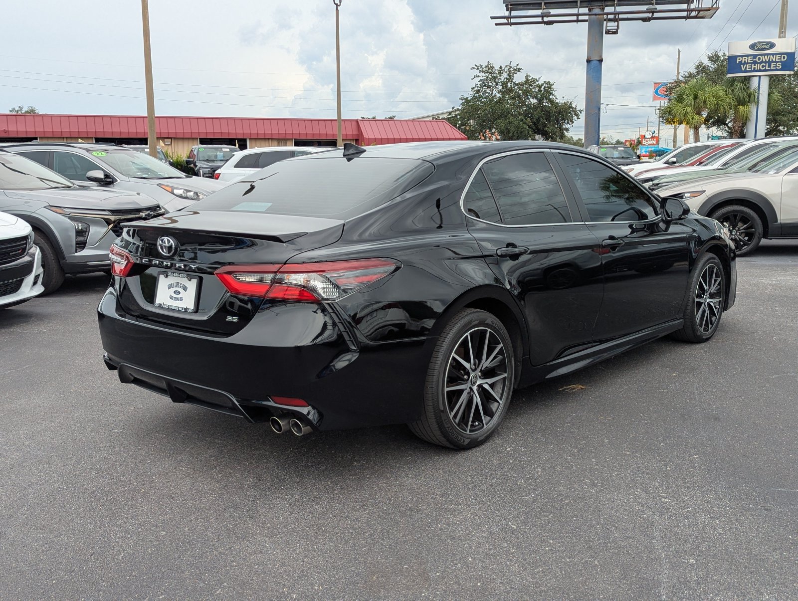 Used 2024 Toyota Camry SE w/ Convenience Package FWD image 5
