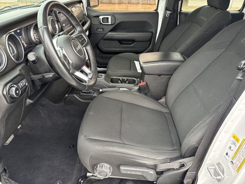 Certified 2018 Jeep Wrangler Unlimited Sahara image 5