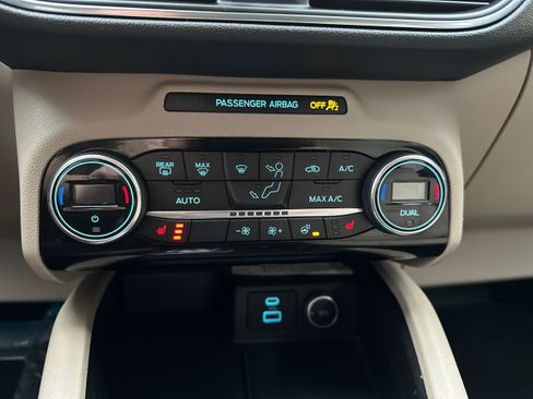 Used 2021 Ford Escape Titanium image 31