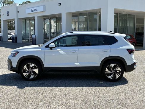 New 2026 Volkswagen Taos SE image 4