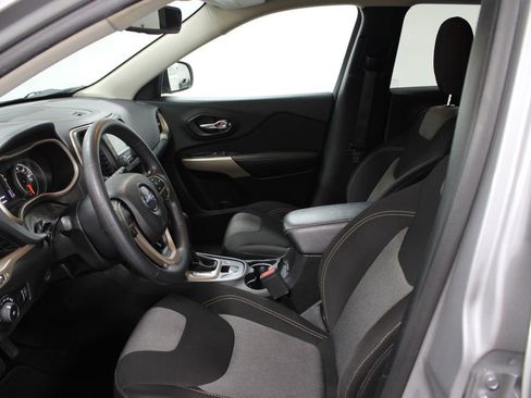 Used 2018 Jeep Cherokee Latitude image 19