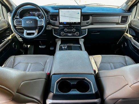Used 2023 Ford Expedition Limited image 29