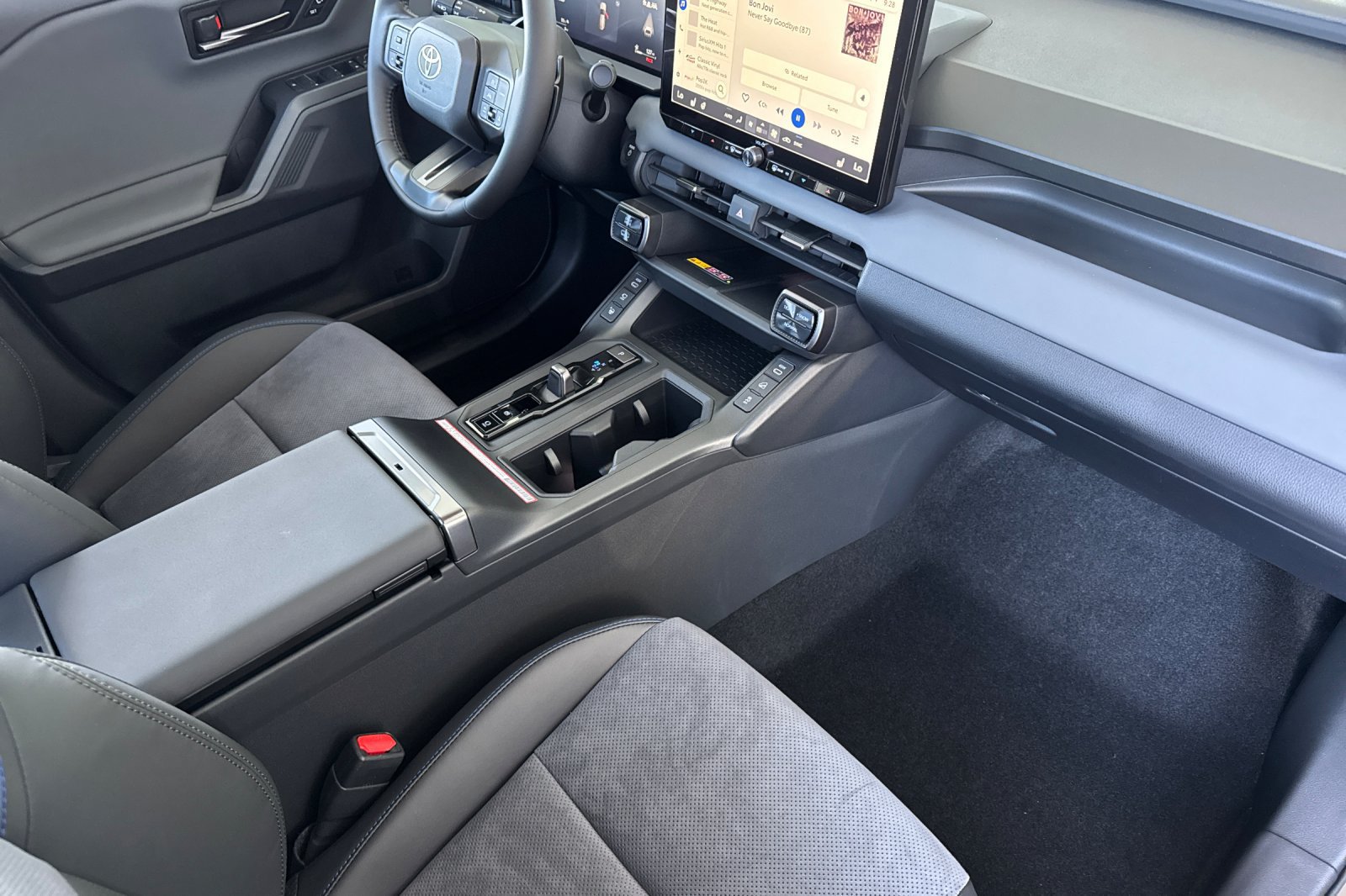 Used 2026 Toyota RAV4 XSE w/ Panoramic Sun Roof Package AWD/4WD image 19