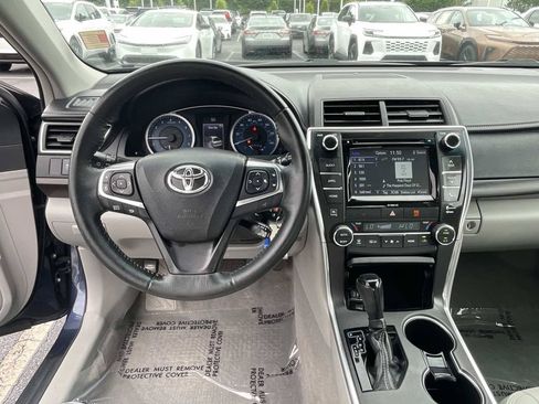 Used 2017 Toyota Camry XLE FWD image 16