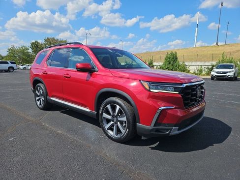 Certified 2024 Honda Pilot Touring image 7