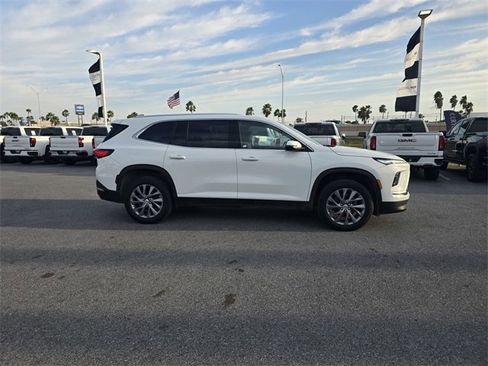 Used 2025 Buick Enclave Preferred w/ Power Package image 4