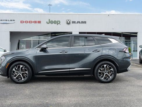 Used 2024 Kia Sportage EX FWD image 2