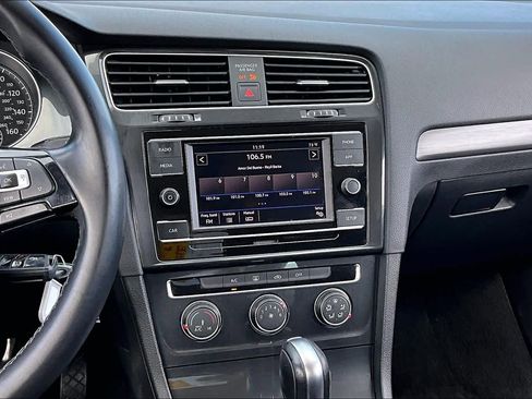 Used 2019 Volkswagen Golf S image 6