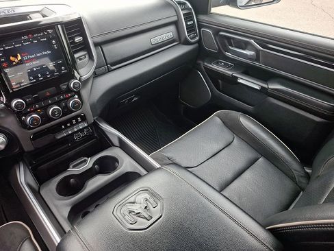 Used 2021 RAM 1500 Laramie AWD/4WD image 17