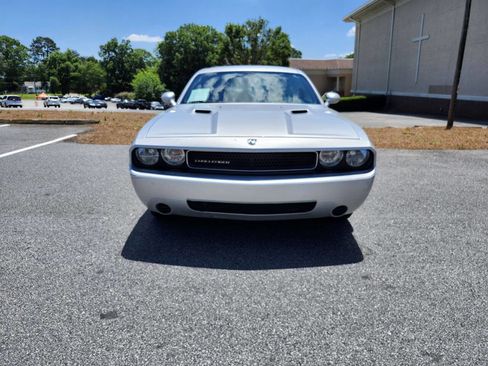 Used 2010 Dodge Challenger SE RWD image 2
