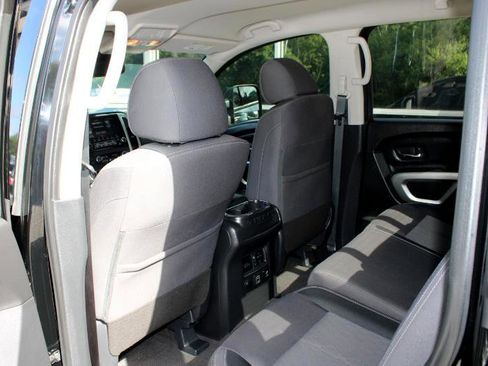 Used 2021 Nissan Titan SV w/ SV Convenience Package image 16