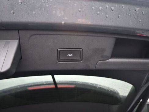 Used 2025 Volkswagen Atlas Cross Sport SE image 7