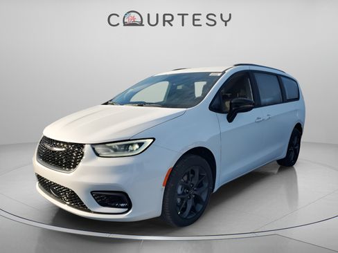 New 2026 Chrysler Pacifica Select AWD/4WD image 1