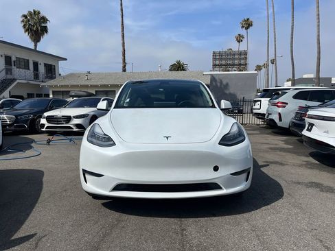 Used 2023 Tesla Model Y Long Range AWD/4WD image 2