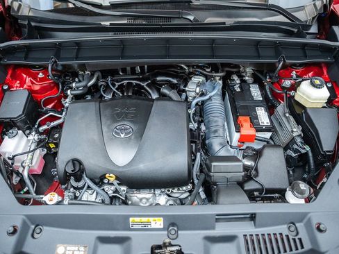 Used 2022 Toyota Highlander XLE AWD/4WD image 19