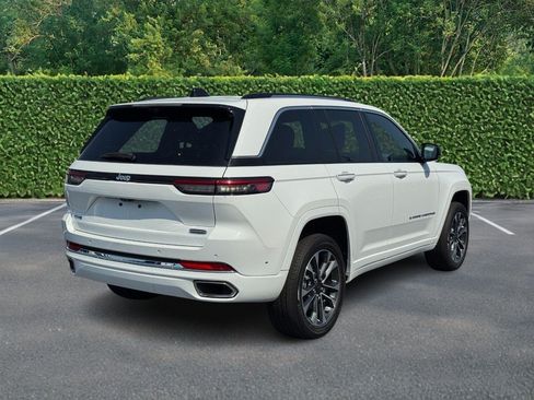Used 2022 Jeep Grand Cherokee Overland w/ Luxury Tech Group IV AWD/4WD image 3