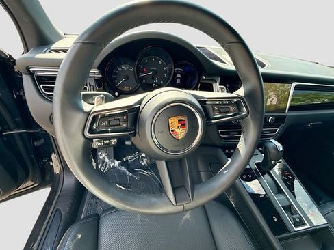 Certified 2025 Porsche Macan AWD/4WD image 39