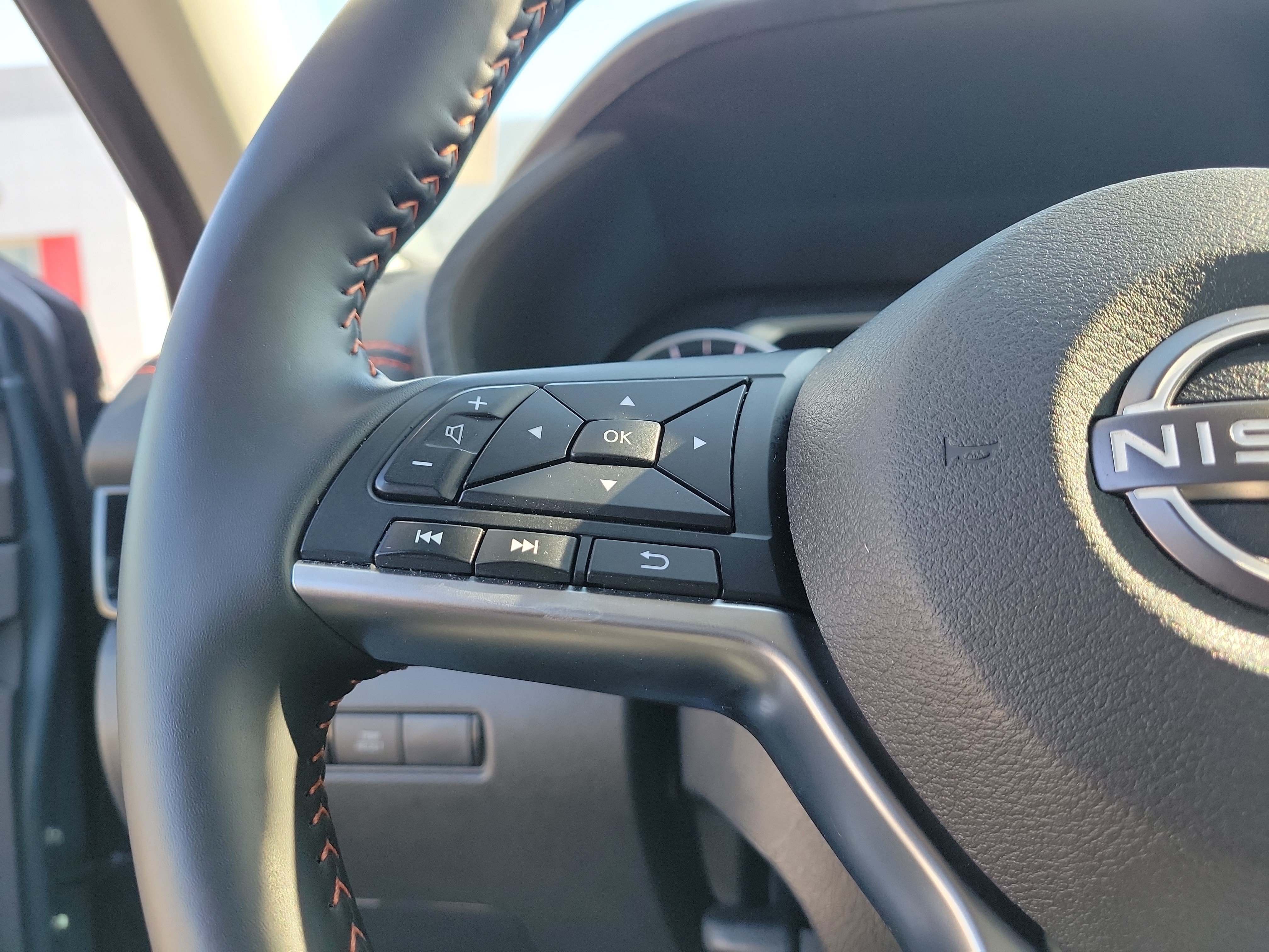 Certified 2025 Nissan Sentra SR FWD image 22