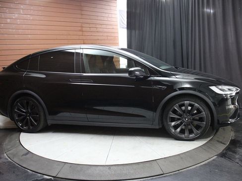 Used 2022 Tesla Model X image 32