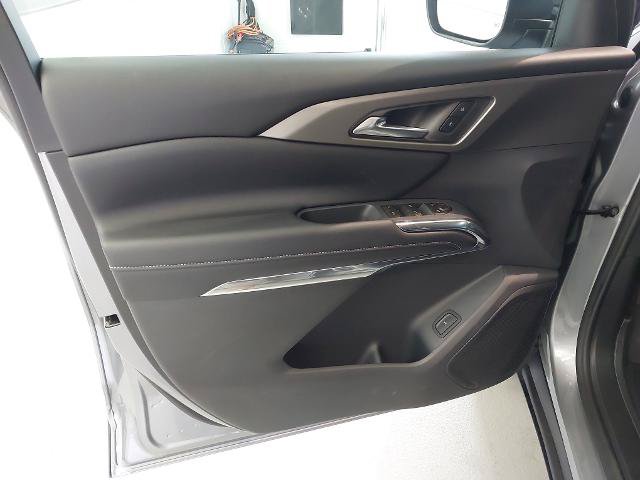 New 2027 Chevrolet Traverse LT w/ Sun and Wheel Package FWD image 25