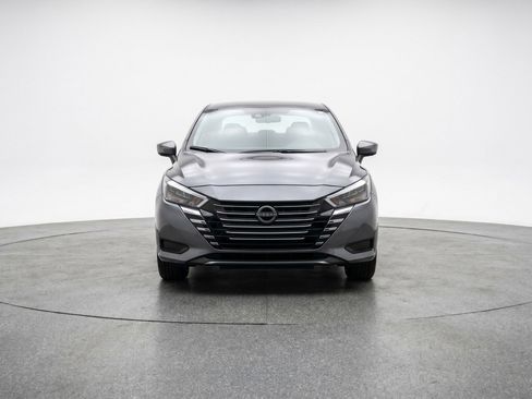 Used 2025 Nissan Versa SV image 2