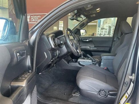 Used 2019 Toyota Tacoma TRD Off-Road image 15
