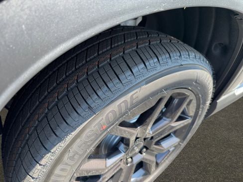 New 2025 Honda Pilot Touring image 6