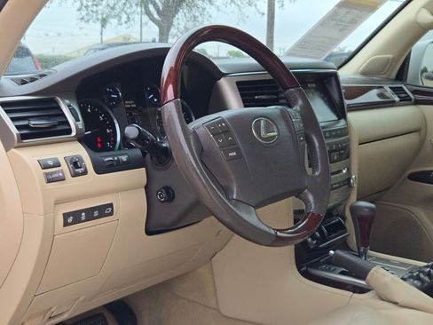 Used 2014 Lexus LX 570 4WD image 11