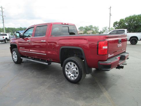 Used 2019 GMC Sierra 2500 Denali w/ Duramax Plus Package AWD/4WD image 10