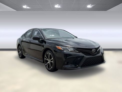 Used 2019 Toyota Camry SE FWD image 7