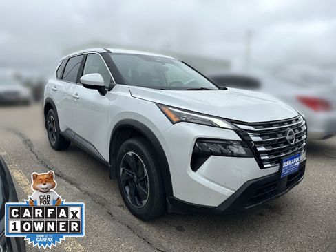 Used 2025 Nissan Rogue SV AWD/4WD image 2
