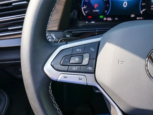 Certified 2025 Volkswagen Atlas SE image 25