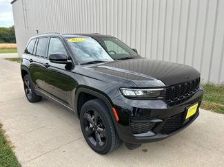 Used 2022 Jeep Grand Cherokee Altitude image 1