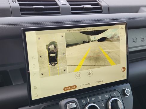 New 2026 Land Rover Defender 90 V8 image 22