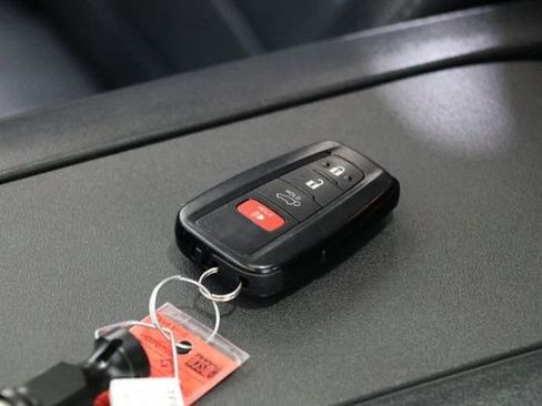 Used 2023 Toyota Highlander XLE FWD image 37