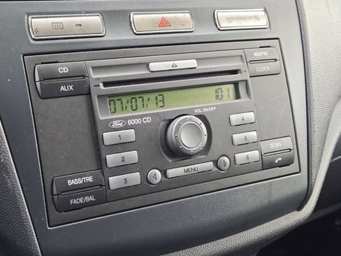 Used 2010 Ford Transit Connect XLT image 17