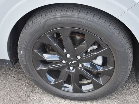 Used 2024 Kia Carnival SX Prestige FWD image 12