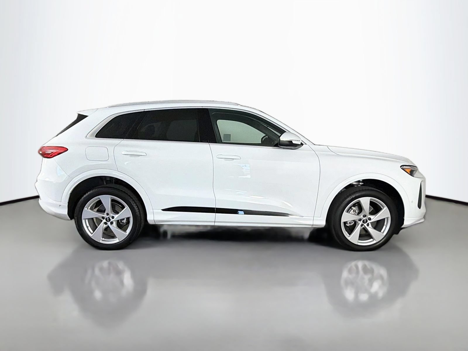 Certified 2025 Audi Q5 Premium w/ Premium Plus AWD/4WD image 8