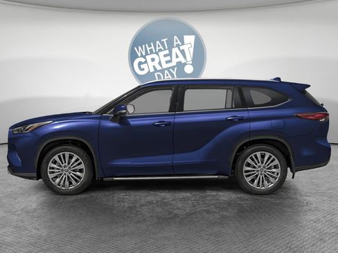 New 2026 Toyota Highlander Platinum AWD/4WD image 3