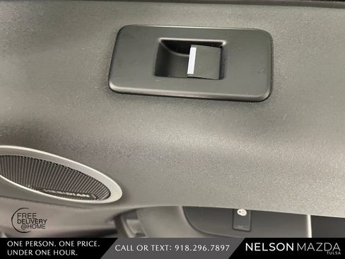 Used 2018 Land Rover Discovery HSE image 47