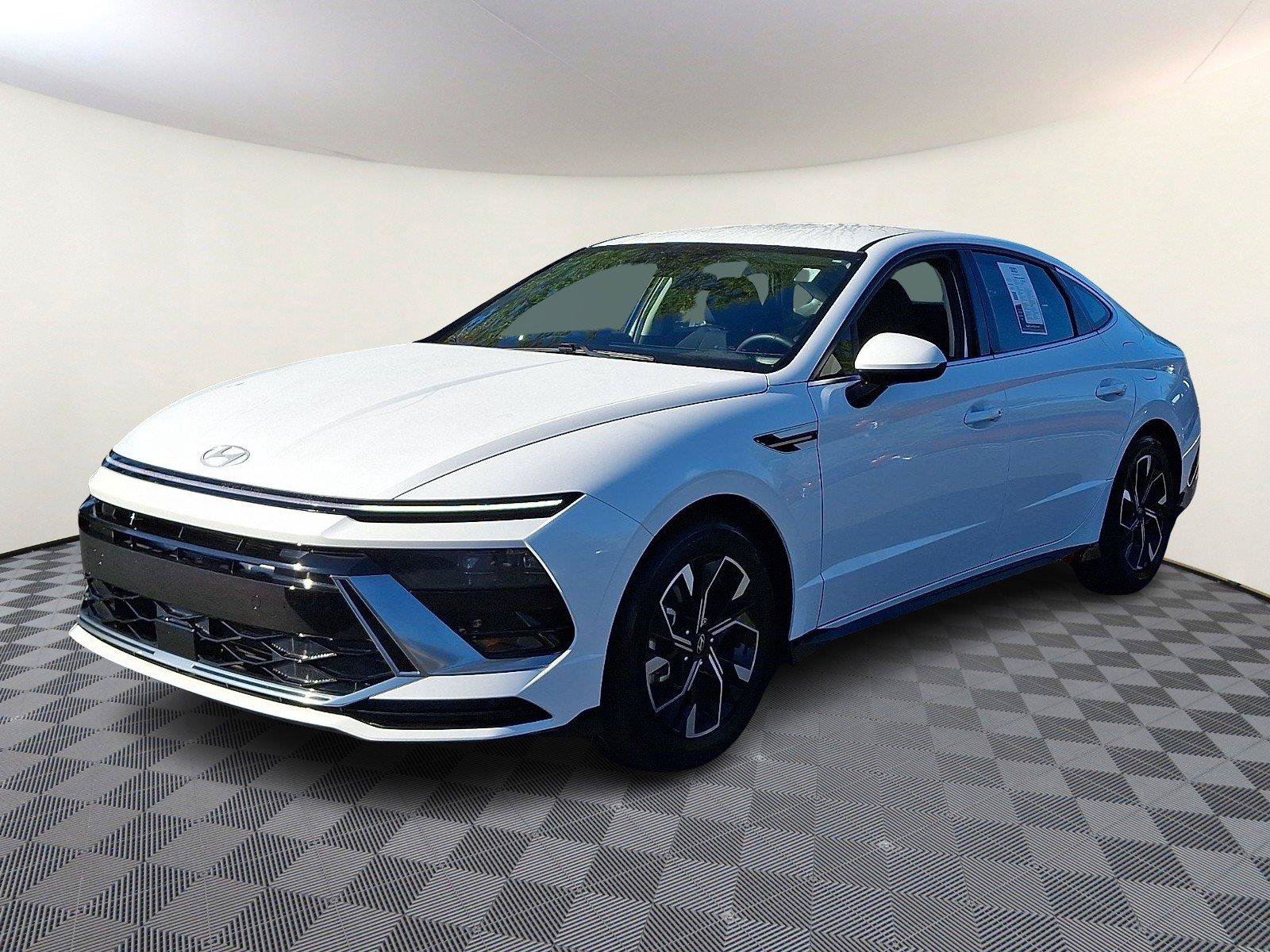 Used 2024 Hyundai Sonata SEL FWD image 3