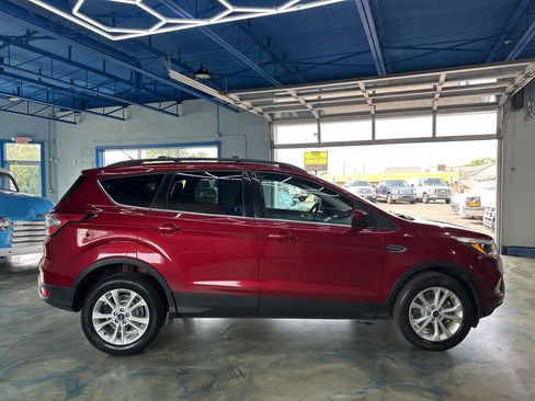 Used 2018 Ford Escape SE image 10