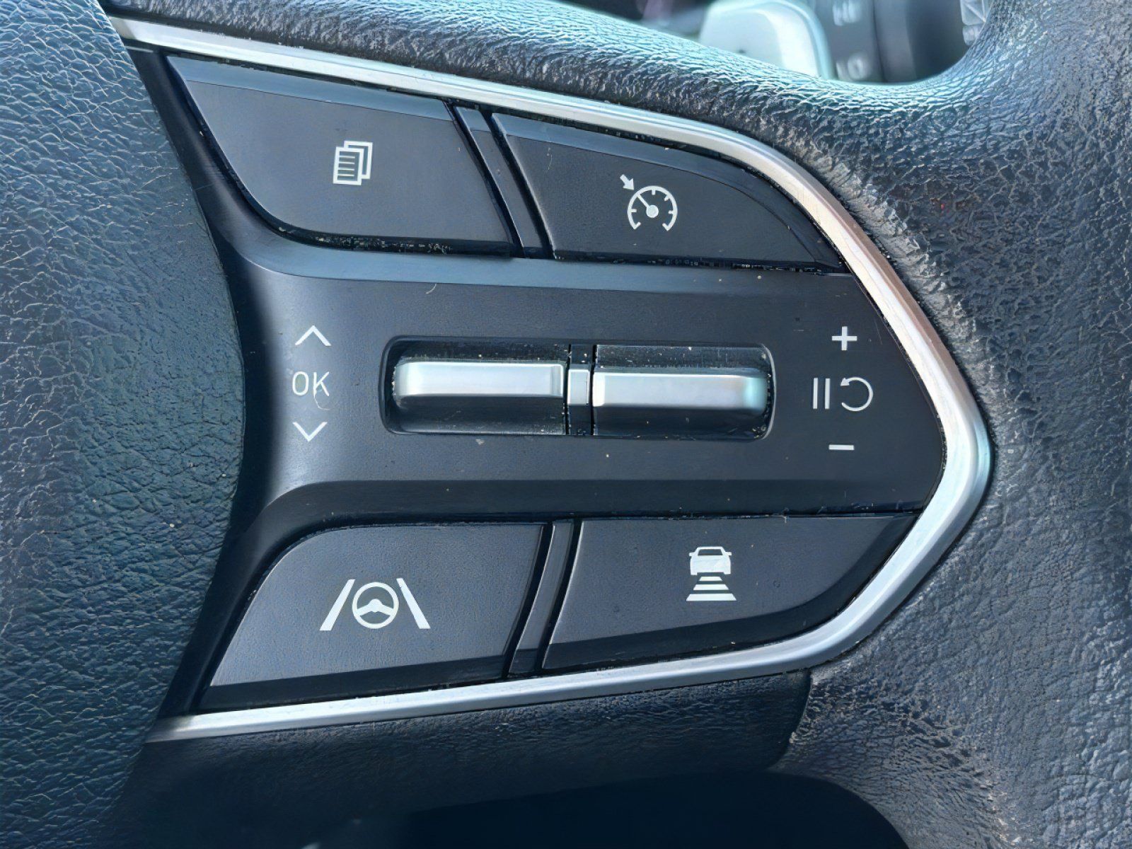 Used 2022 Hyundai Santa Fe SEL FWD image 21