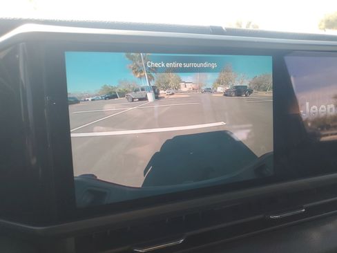 Used 2025 Jeep Gladiator Sport AWD/4WD image 36