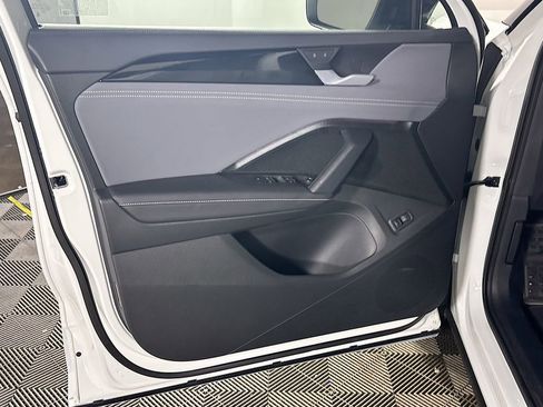 New 2025 Volkswagen Tiguan SE R-Line image 10